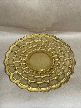 FEDERAL GLASS YORKTOWN COLONIAL 
Pressed Bubble Glass
HONEYCOMB PLATTER